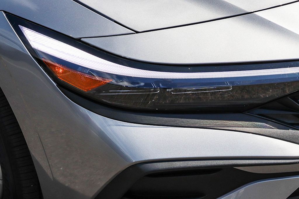 Thumbnail: 2025 Hyundai Elantra - 16