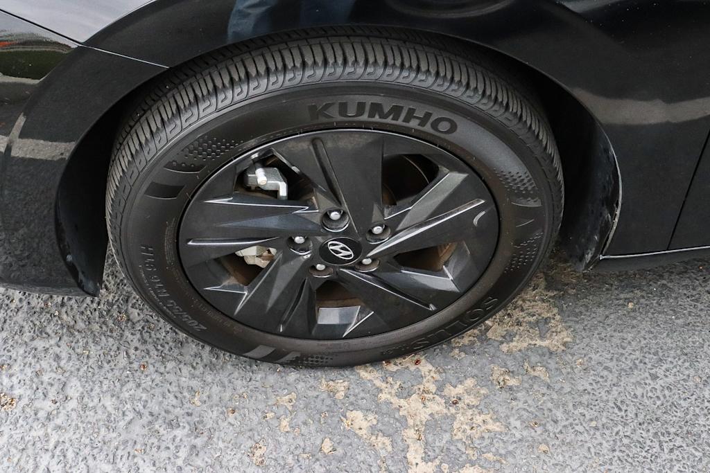 Thumbnail: 2023 Hyundai Elantra - 18