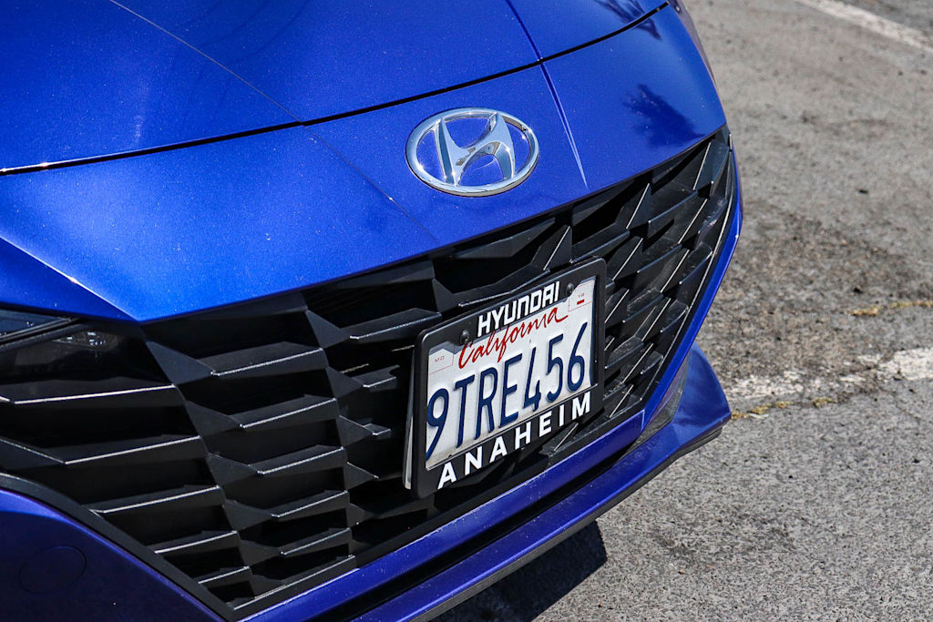 Thumbnail: 2022 Hyundai Elantra - 18