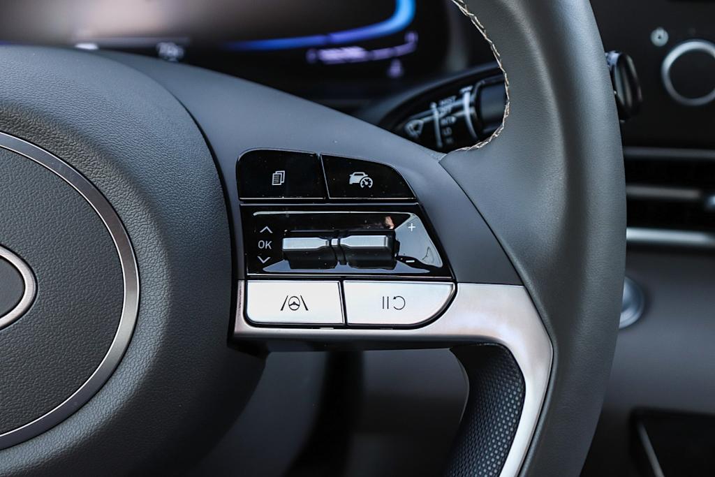 Thumbnail: 2025 Hyundai Elantra - 25