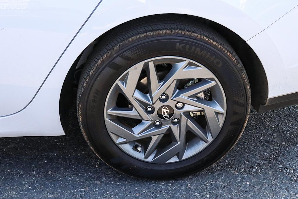 Thumbnail: 2025 Hyundai Elantra - 15