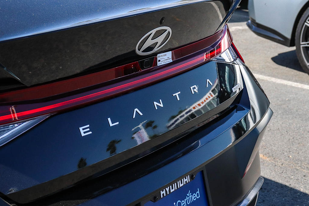 Thumbnail: 2025 Hyundai Elantra - 21