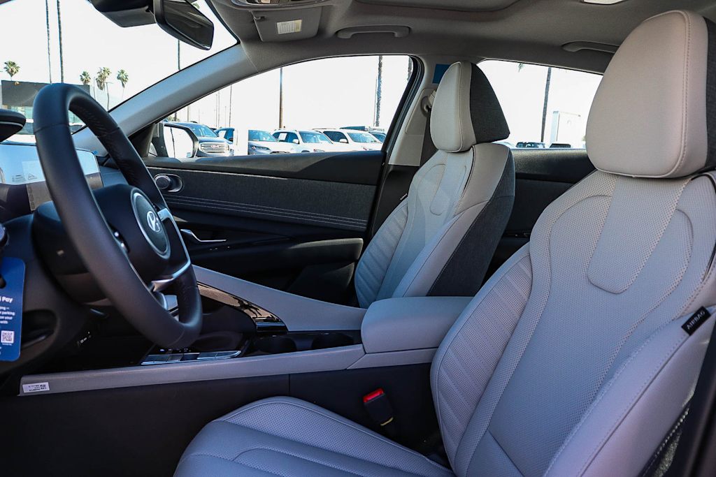 Thumbnail: 2026 Hyundai Elantra - 10