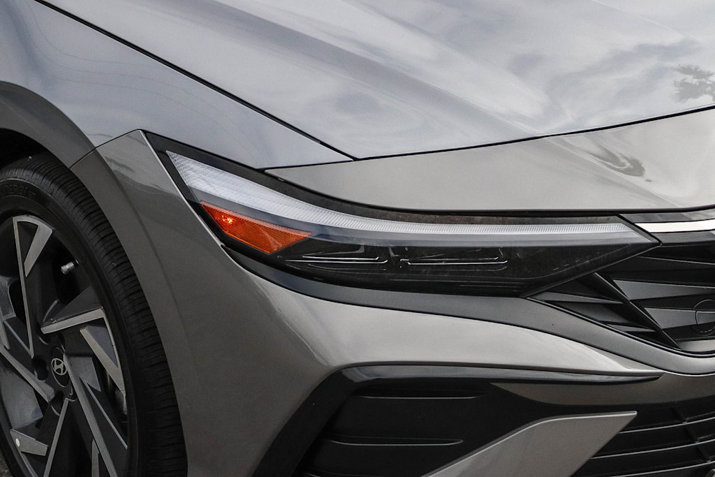 Thumbnail: 2025 Hyundai Elantra - 17