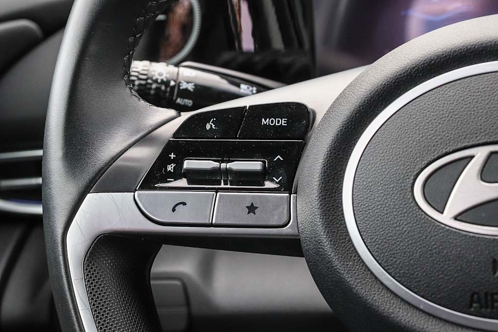 Thumbnail: 2025 Hyundai Elantra - 25