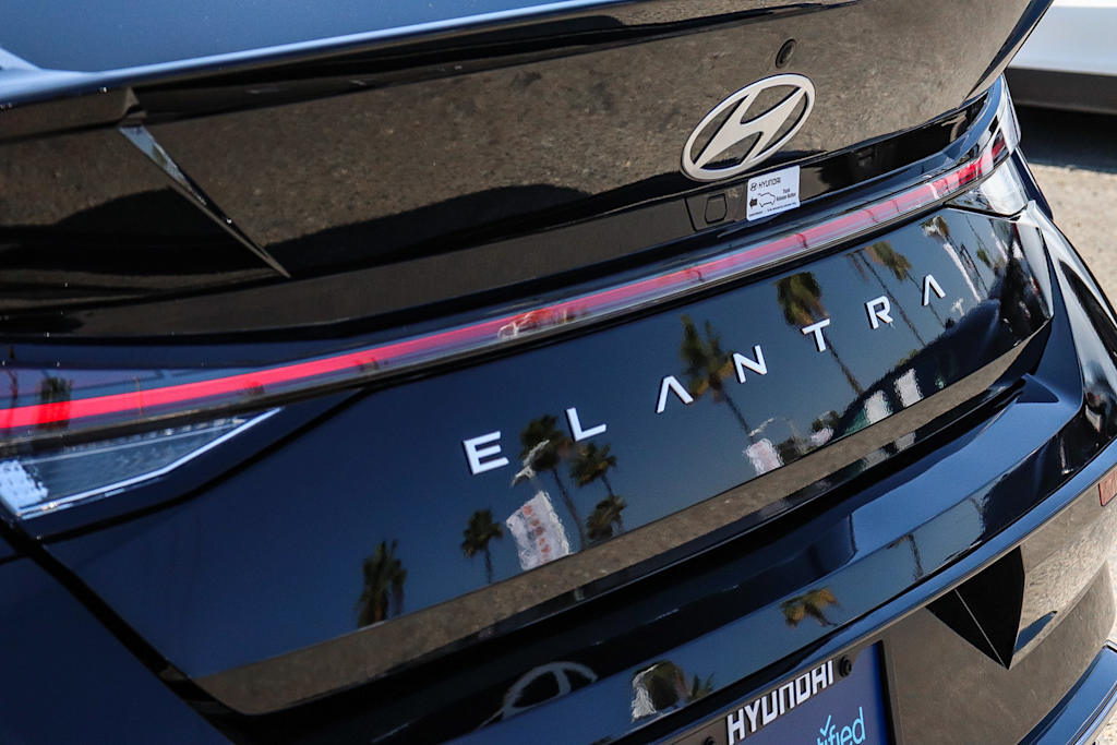 Thumbnail: 2025 Hyundai Elantra - 21