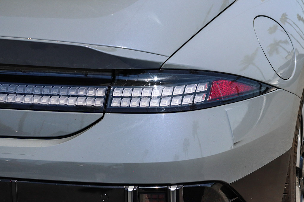 Thumbnail: 2023 Hyundai Ioniq 6 - 14
