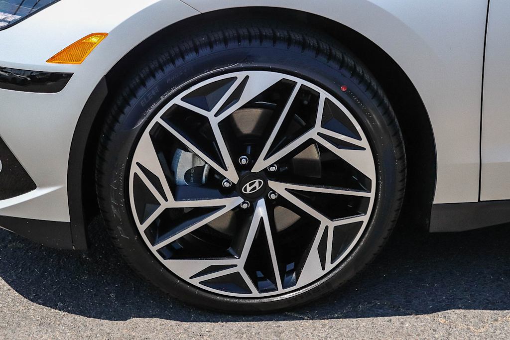Thumbnail: 2023 Hyundai Ioniq 6 - 20