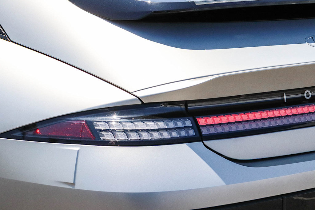 Thumbnail: 2023 Hyundai Ioniq 6 - 18