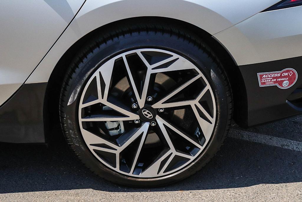 Thumbnail: 2023 Hyundai Ioniq 6 - 6