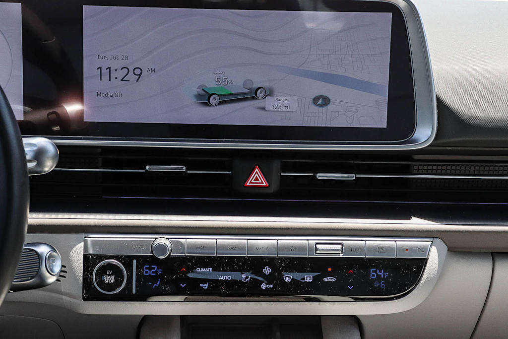 Thumbnail: 2023 Hyundai Ioniq 6 - 11