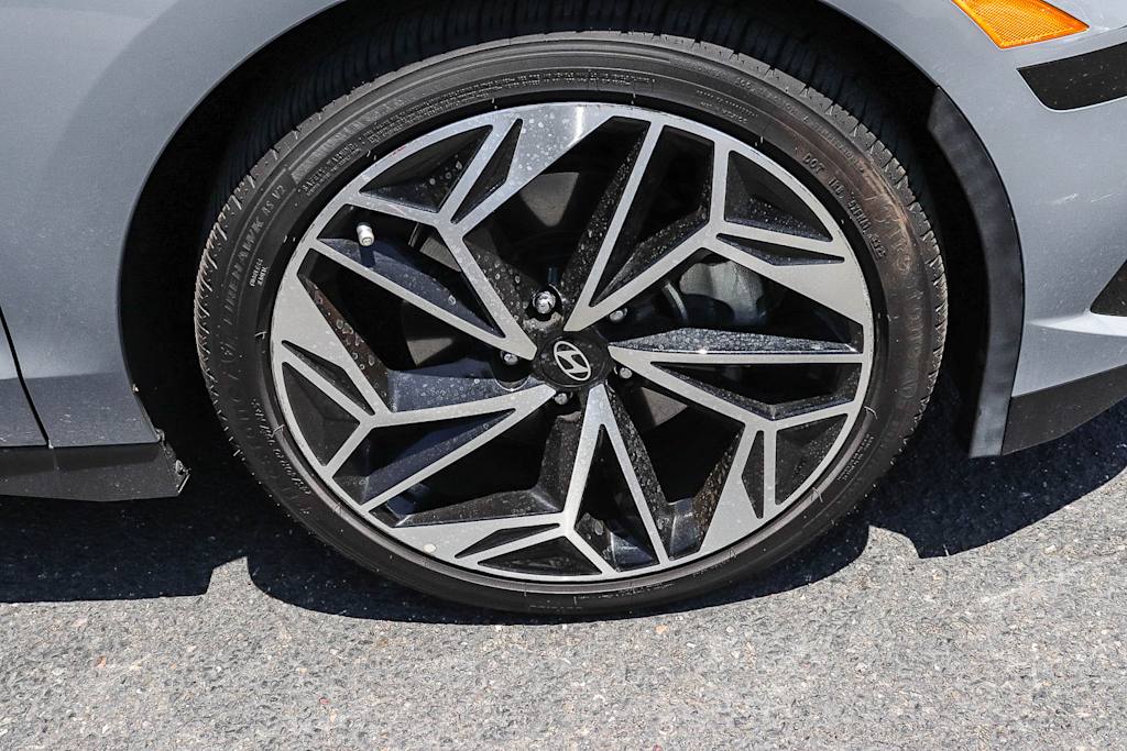 Thumbnail: 2023 Hyundai Ioniq 6 - 18