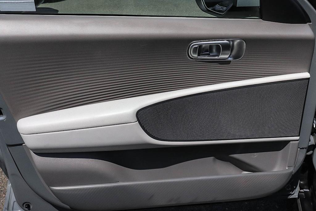 Thumbnail: 2023 Hyundai Ioniq 6 - 28