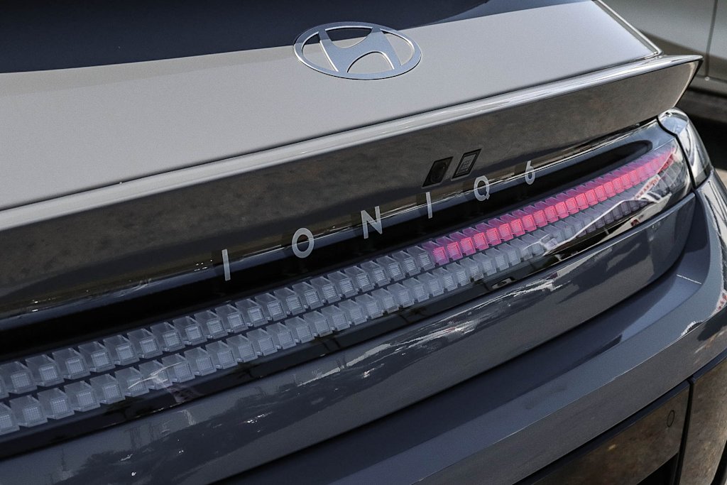 Thumbnail: 2023 Hyundai Ioniq 6 - 20