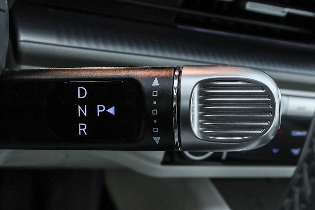Thumbnail: 2023 Hyundai Ioniq 6 - 32