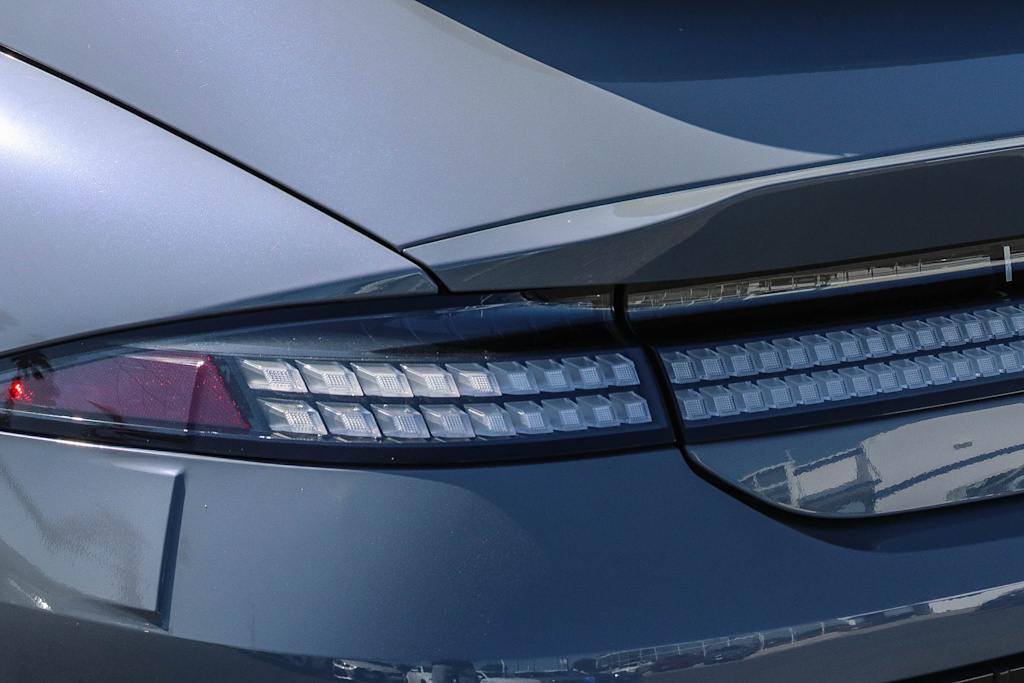 Thumbnail: 2023 Hyundai Ioniq 6 - 19