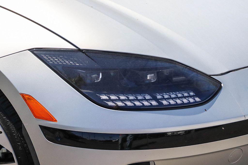 Thumbnail: 2023 Hyundai Ioniq 6 - 18
