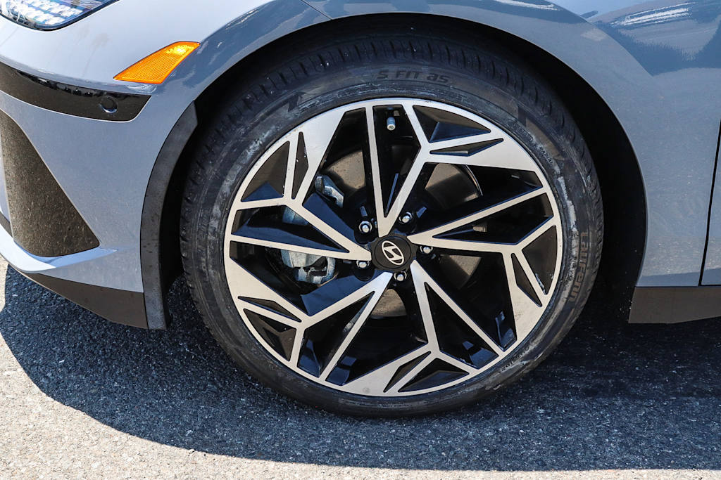 Thumbnail: 2023 Hyundai Ioniq 6 - 18