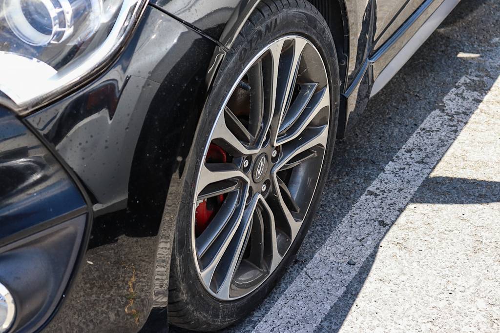 Thumbnail: 2016 Hyundai Veloster - 6