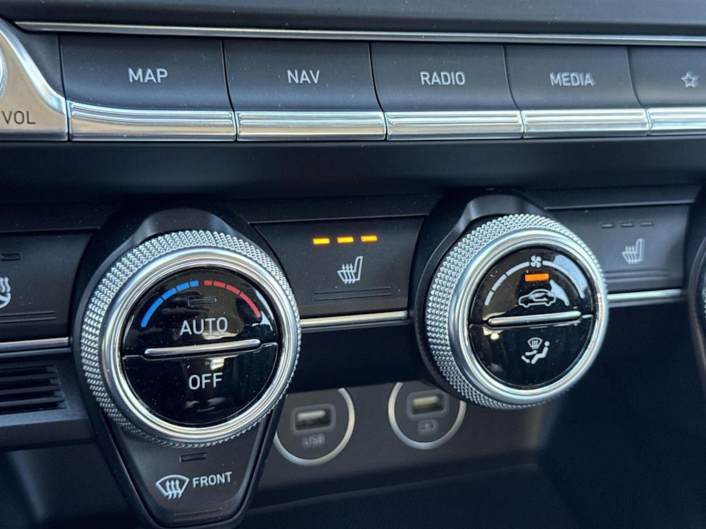 Thumbnail: 2023 Genesis G70 - 26