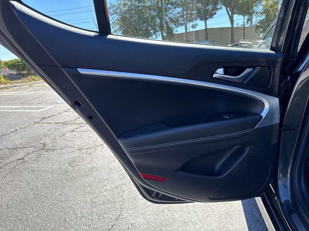 Thumbnail: 2023 Genesis G70 - 30