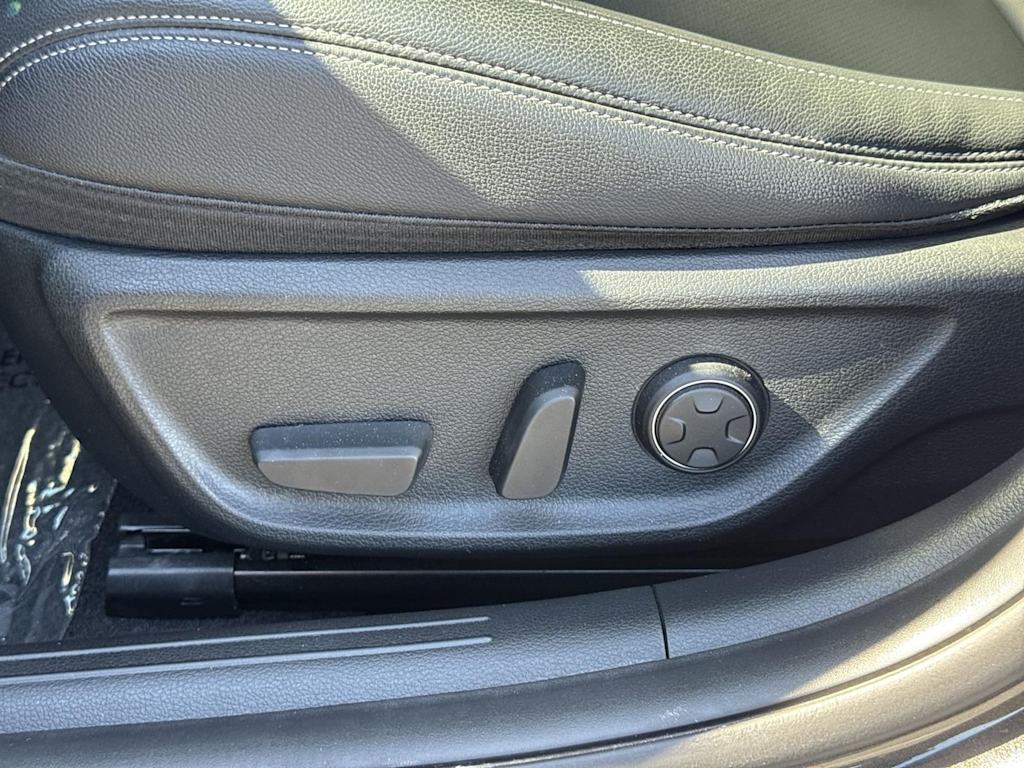 Thumbnail: 2023 Genesis G70 - 28