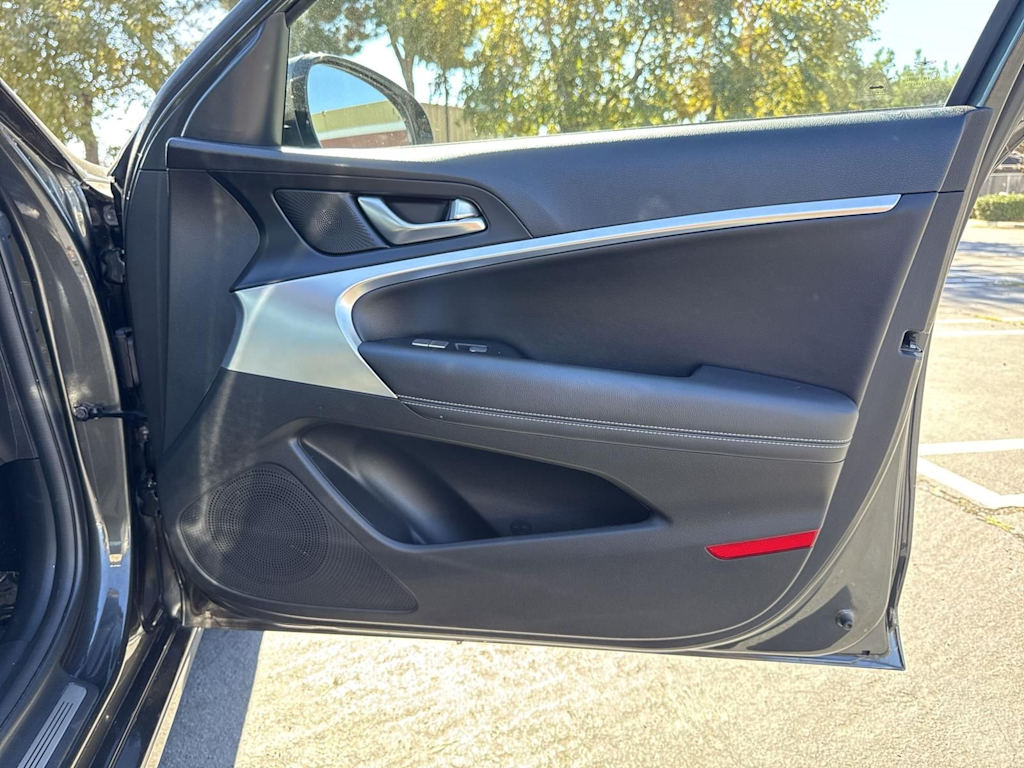 Thumbnail: 2023 Genesis G70 - 33