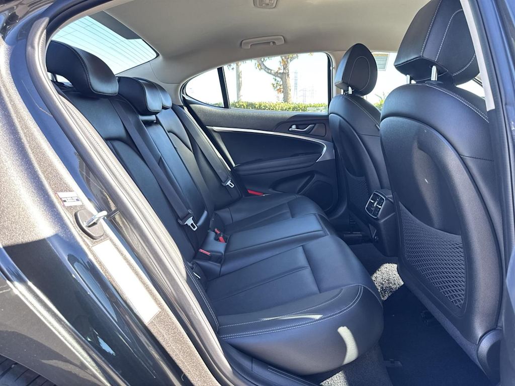 Thumbnail: 2023 Genesis G70 - 32