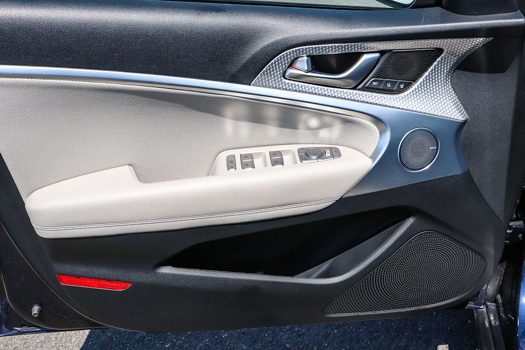Thumbnail: 2023 Genesis G70 - 27