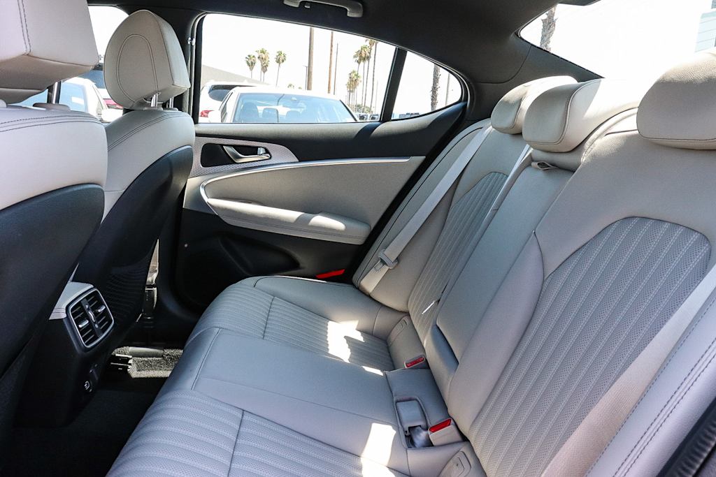 Thumbnail: 2023 Genesis G70 - 12