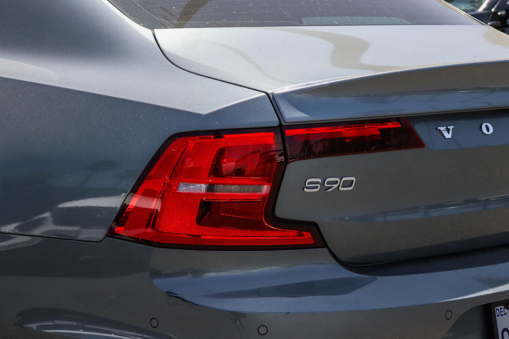 Thumbnail: 2018 Volvo S90 - 17