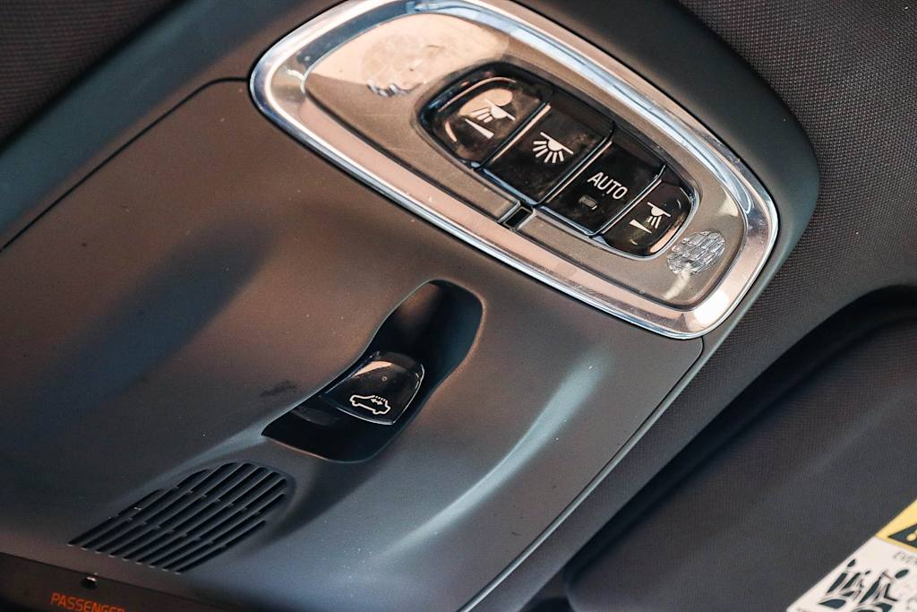 Thumbnail: 2018 Volvo S90 - 32