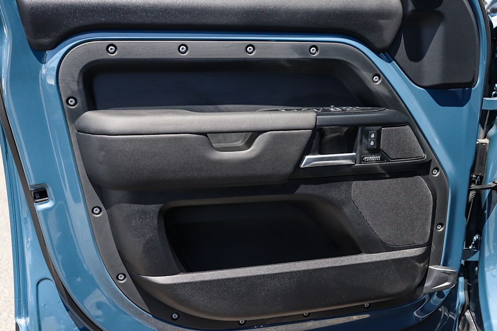 Thumbnail: 2025 Land Rover Defender - 26