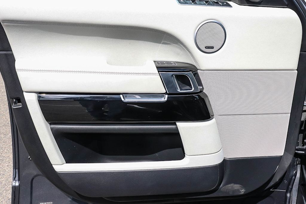 Thumbnail: 2016 Land Rover Range Rover - 31