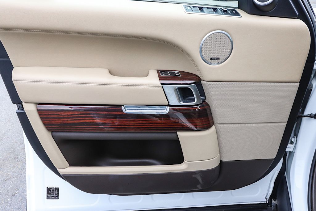 Thumbnail: 2015 Land Rover Range Rover - 29