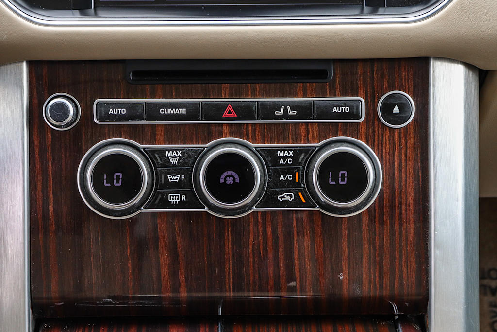 Thumbnail: 2015 Land Rover Range Rover - 24