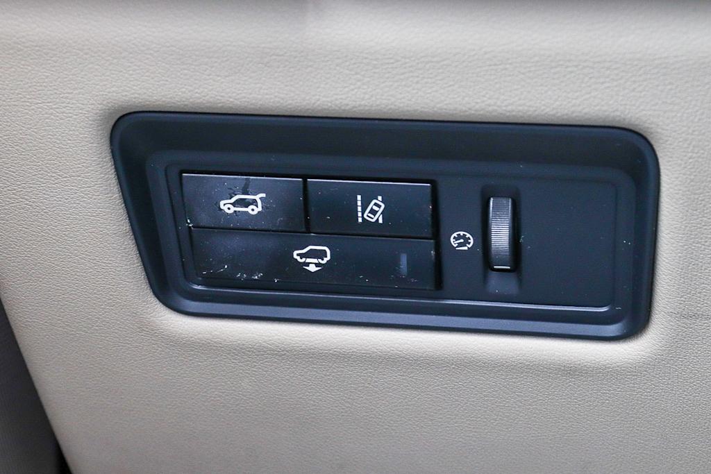 Thumbnail: 2015 Land Rover Range Rover - 33