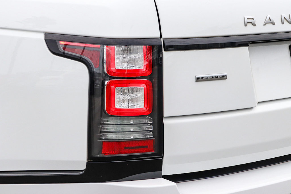 Thumbnail: 2015 Land Rover Range Rover - 21