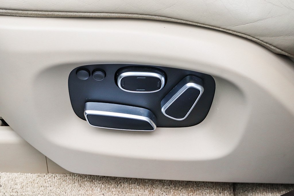 Thumbnail: 2015 Land Rover Range Rover - 30