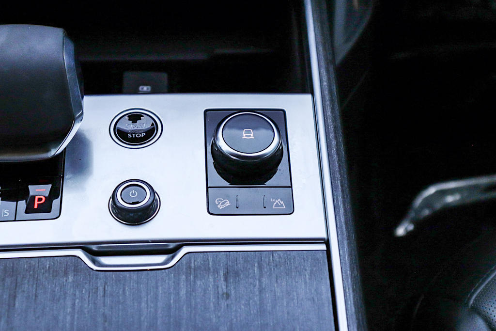Thumbnail: 2023 Land Rover Range Rover - 26