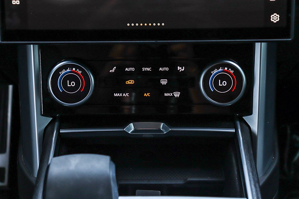 Thumbnail: 2023 Land Rover Range Rover - 23