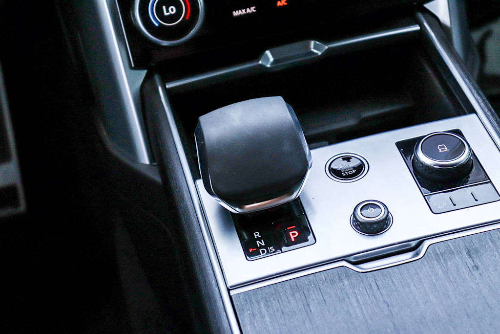 Thumbnail: 2023 Land Rover Range Rover - 13