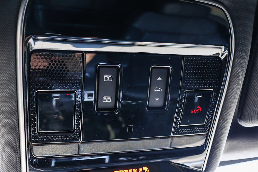 Thumbnail: 2023 Land Rover Range Rover - 32