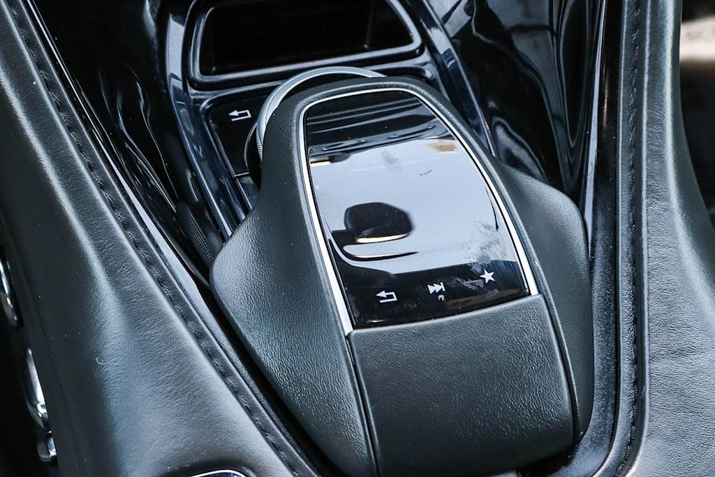 Thumbnail: 2020 Aston Martin DB11 - 12