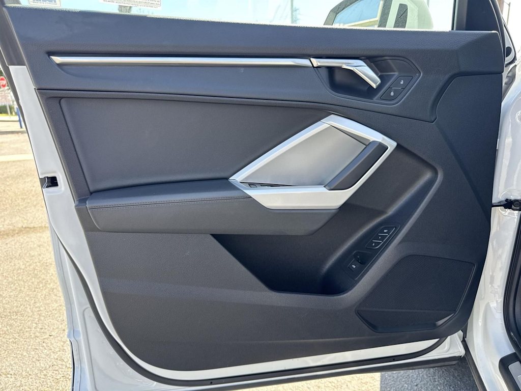 Thumbnail: 2024 Audi Q3 - 27