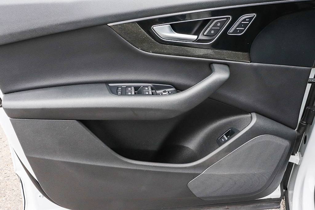 Thumbnail: 2017 Audi Q7 - 30