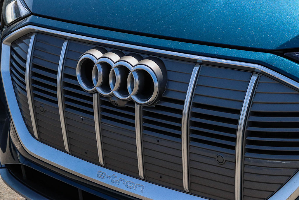 Thumbnail: 2019 Audi e-tron - 6