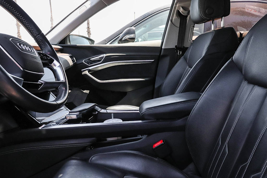 Thumbnail: 2019 Audi e-tron - 8