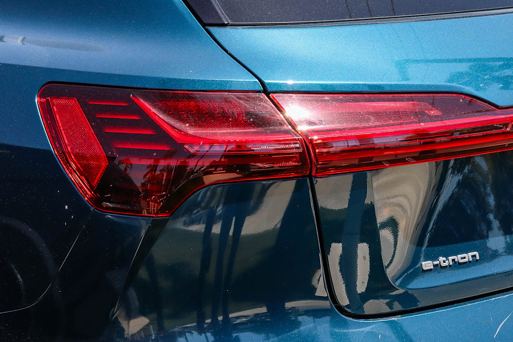 Thumbnail: 2019 Audi e-tron - 14