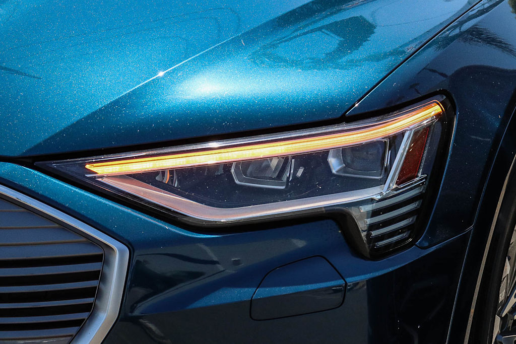 Thumbnail: 2019 Audi e-tron - 11